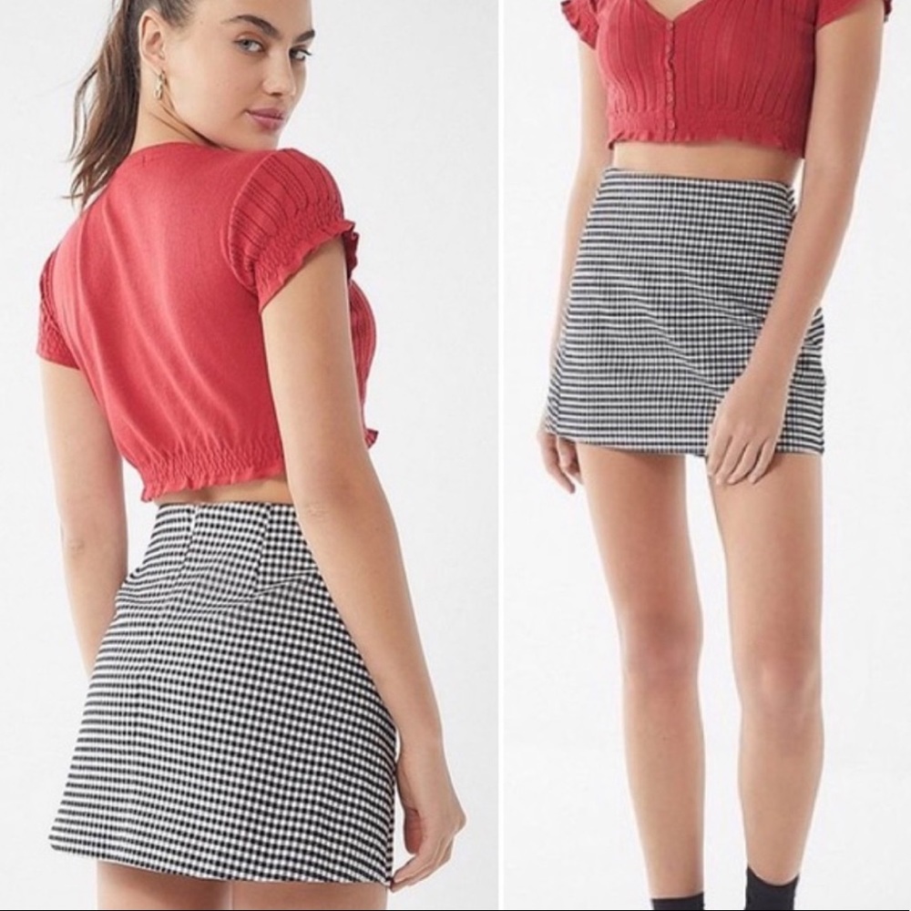 Urban Outfitters Gingham Black and White Mini Skirt w/ Pockets